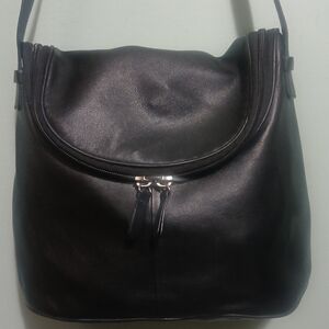 EUC Maxx New York Crossbody